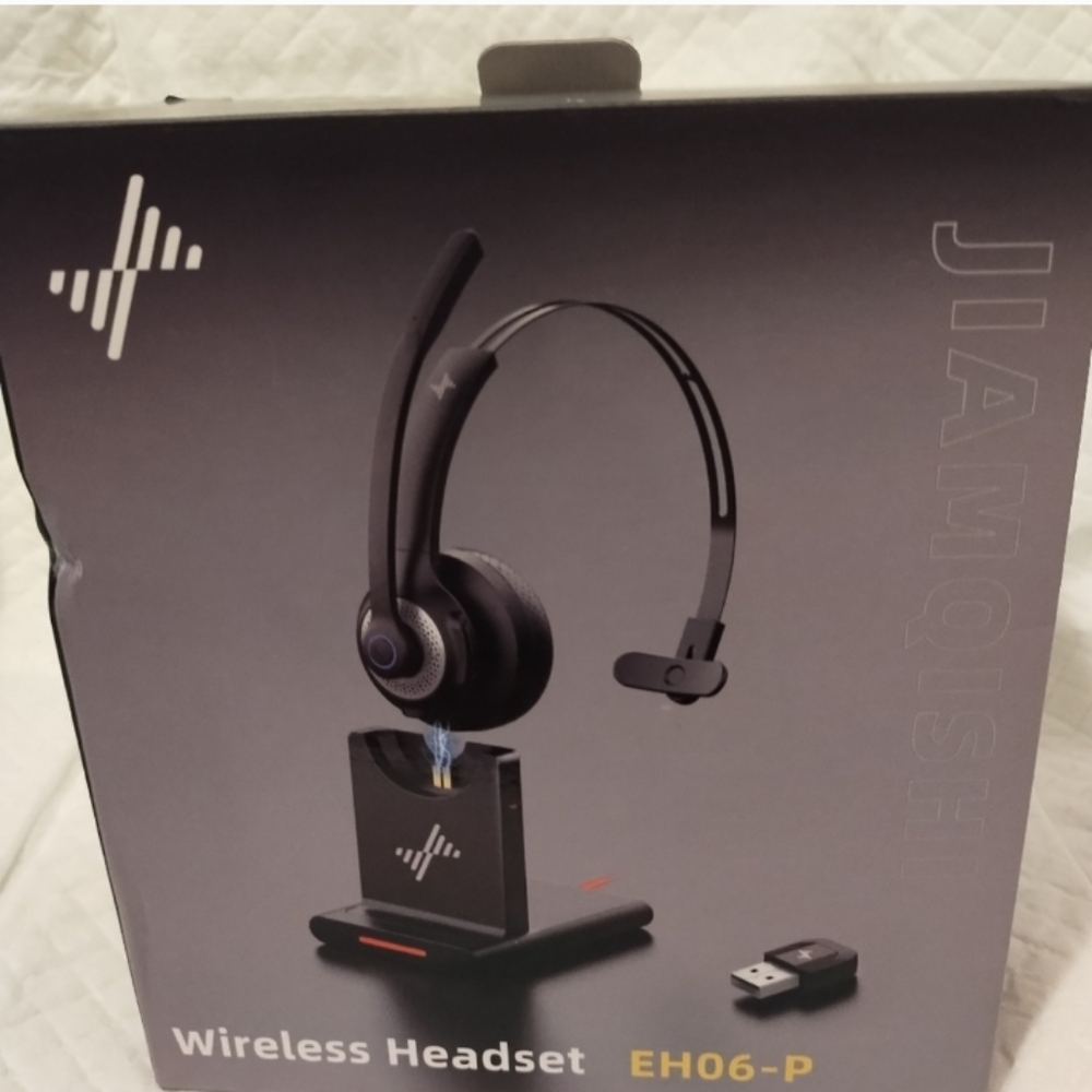 Wireless headset with mic and charging base